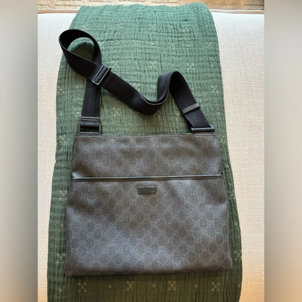 Gucci Supreme Gray and Black Monogram Messenger Bag with Black Strap